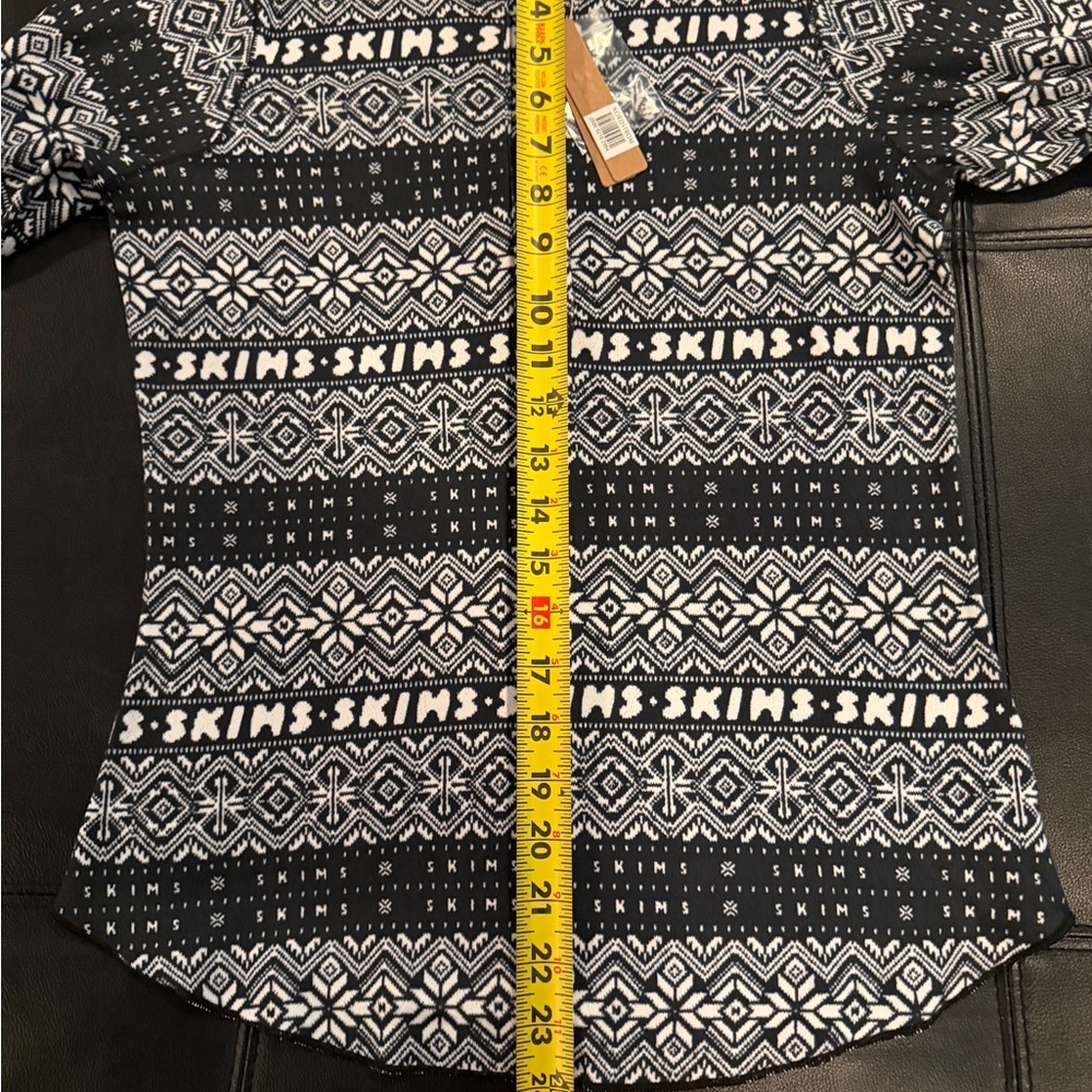 SKIMS Plush Hensley Pajama set black and white color. Top is XL NwT  bottom is L - Picture 7 of 14